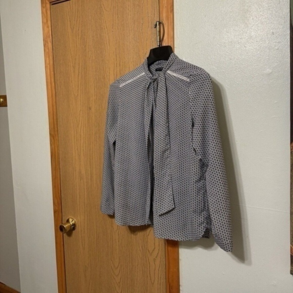 Banana Republic Factory Medium w/Geometric Print Button-Front Tie-Front Blouse